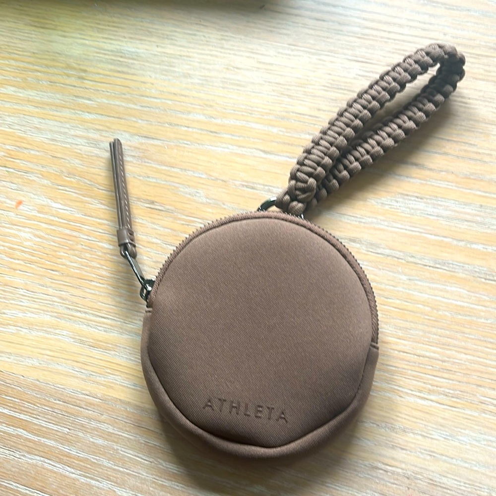 ATHLETA REVIVE CIRCLE WALLET/wristlet